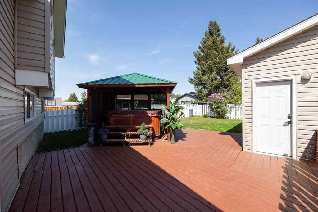 MLS® A2240856 - 237 Ermine Crescent  in Thickwood Fort McMurray, Residential