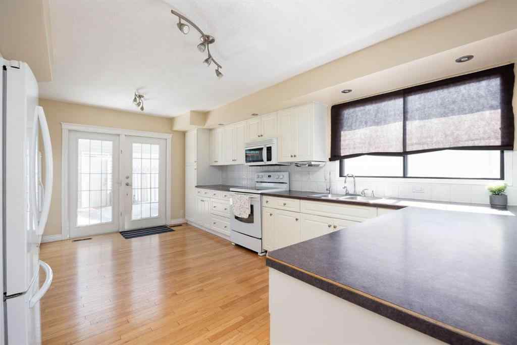 MLS® A2240856 - 237 Ermine Crescent  in Thickwood Fort McMurray, Residential