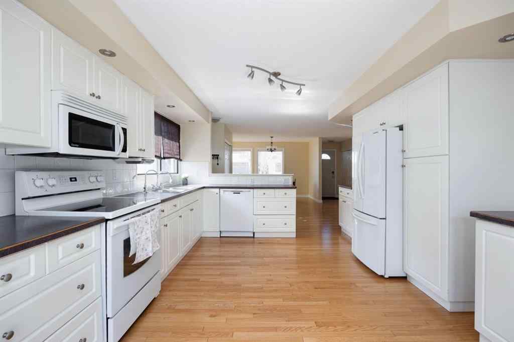 MLS® A2240856 - 237 Ermine Crescent  in Thickwood Fort McMurray, Residential