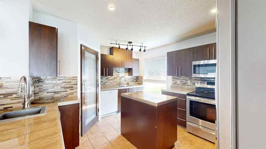 MLS® A2240878 - 8 Begonia Court SE in Connaught Medicine Hat, Residential