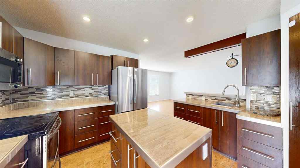 MLS® A2240878 - 8 Begonia Court SE in Connaught Medicine Hat, Residential