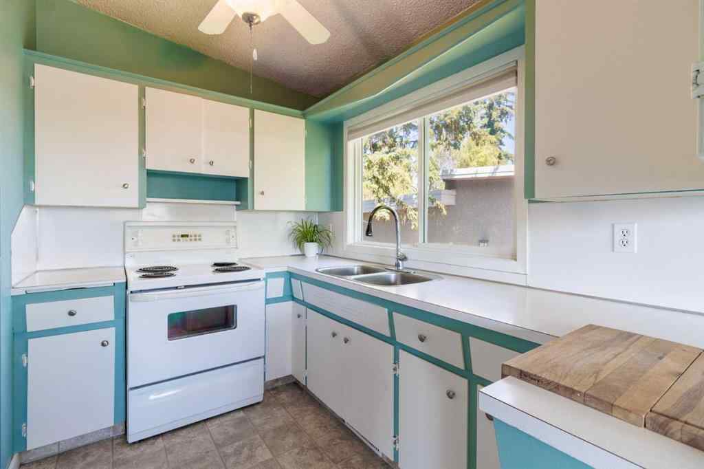 MLS® A2240942 - 4440 Namaka Crescent NW in North Haven Calgary, Residential