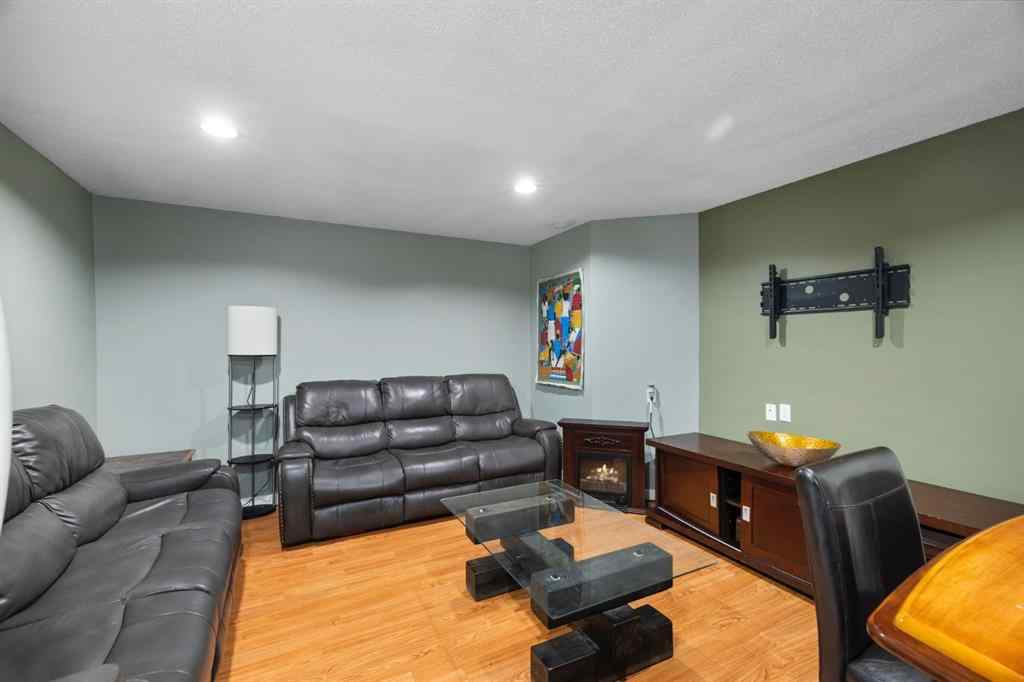 MLS® A2240995 - 168 Fairways Drive NW in Fairways Airdrie, Residential