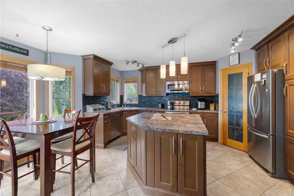 MLS® A2240995 - 168 Fairways Drive NW in Fairways Airdrie, Residential