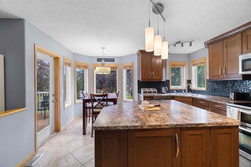 MLS® A2240995 - 168 Fairways Drive NW in Fairways Airdrie, Residential