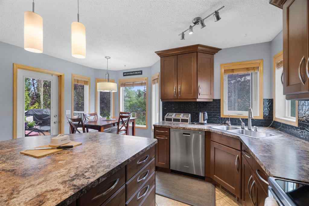MLS® A2240995 - 168 Fairways Drive NW in Fairways Airdrie, Residential
