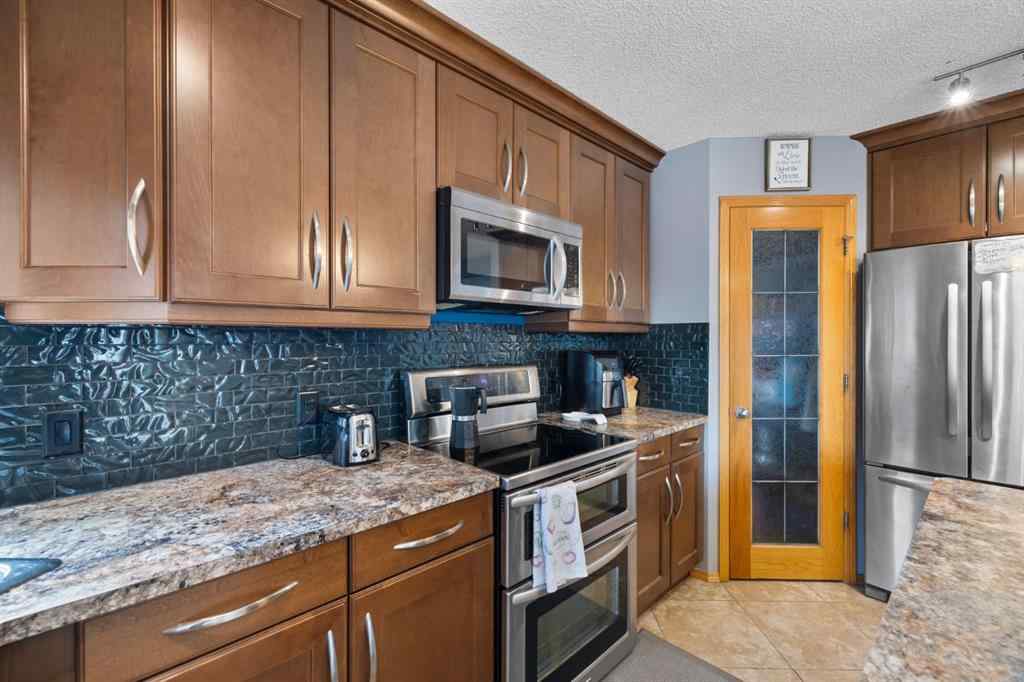 MLS® A2240995 - 168 Fairways Drive NW in Fairways Airdrie, Residential