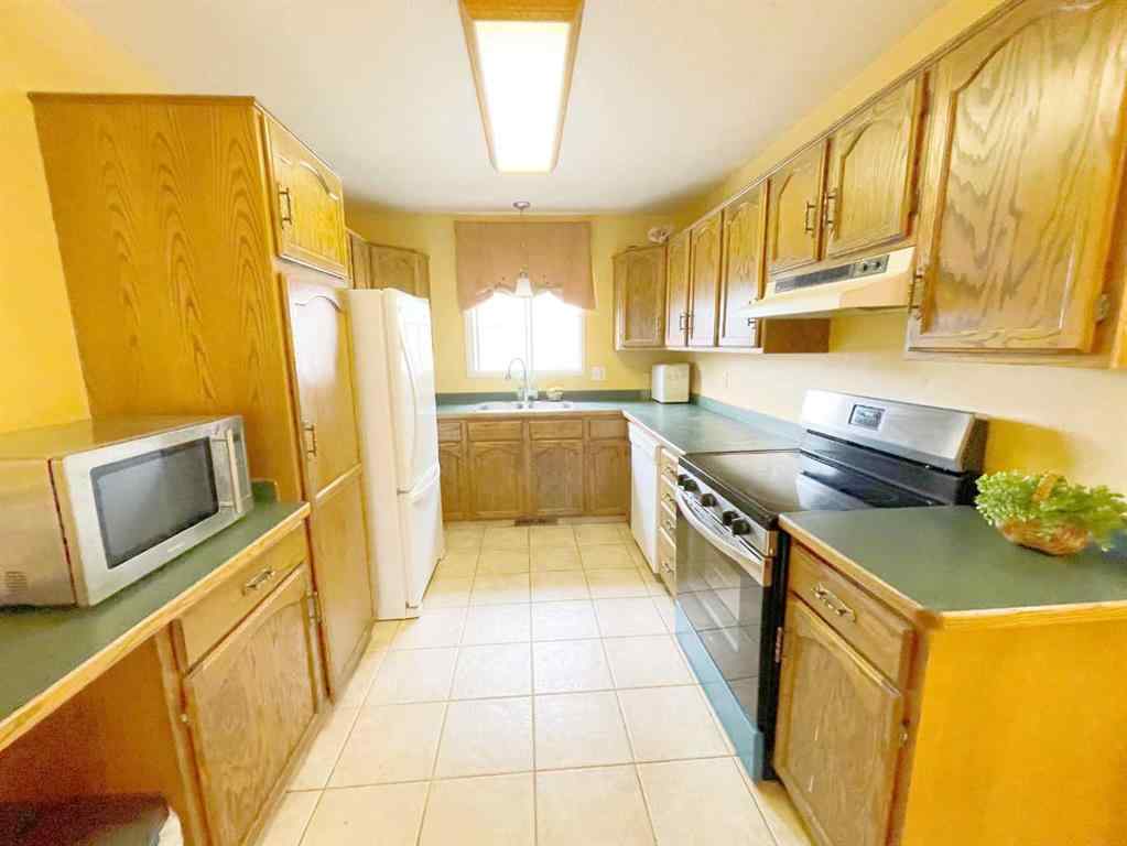 MLS® A2240999 - 40 Mohawk Road W in Indian Battle Heights Lethbridge, Residential