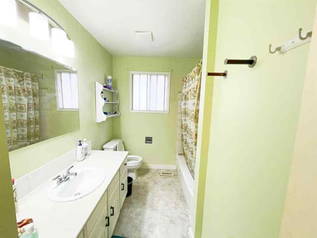 MLS® A2240999 - 40 Mohawk Road W in Indian Battle Heights Lethbridge, Residential