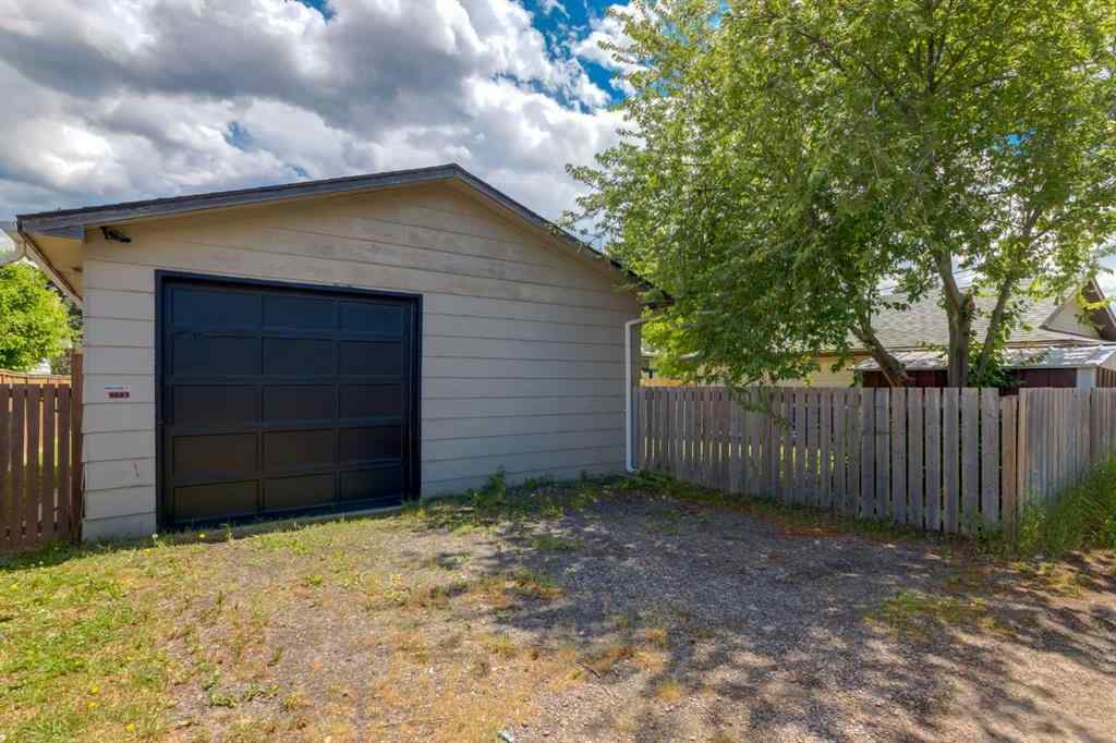 MLS® A2241033 - 1321 39 Street SE in Forest Lawn Calgary, Residential