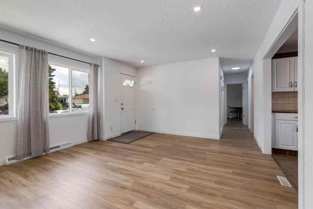 MLS® A2241033 - 1321 39 Street SE in Forest Lawn Calgary, Residential