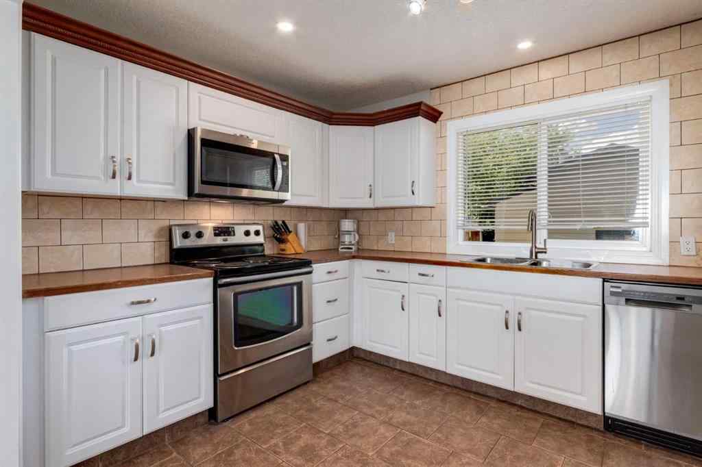 MLS® A2241033 - 1321 39 Street SE in Forest Lawn Calgary, Residential