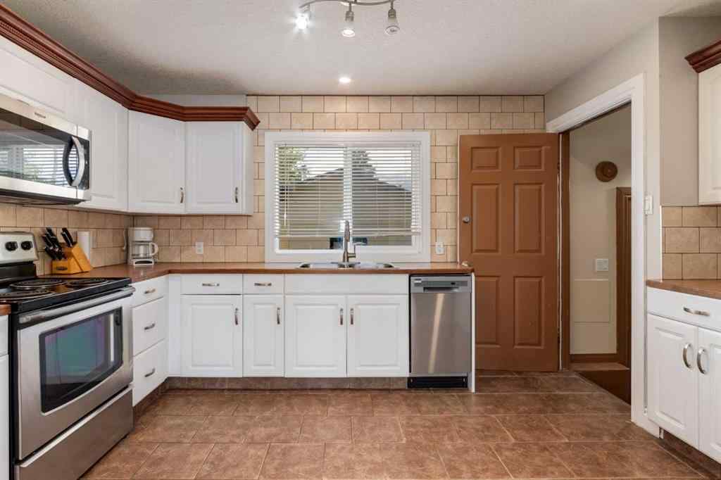 MLS® A2241033 - 1321 39 Street SE in Forest Lawn Calgary, Residential