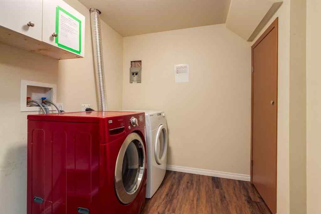 MLS® A2241033 - 1321 39 Street SE in Forest Lawn Calgary, Residential
