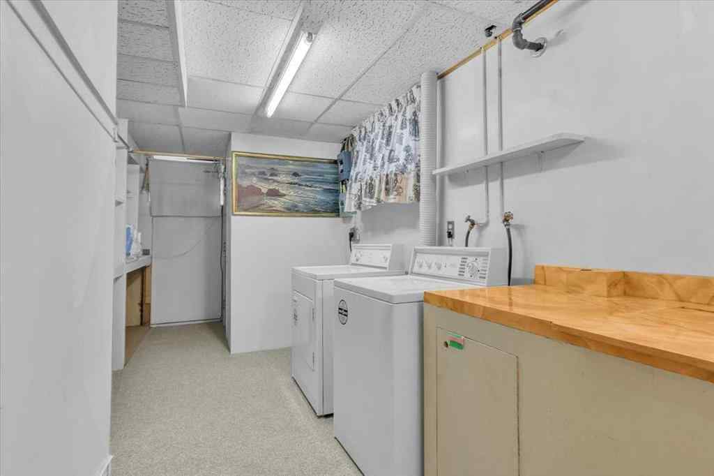 MLS® A2241038 - 2619 37 Street SW in Glendale Calgary, Residential