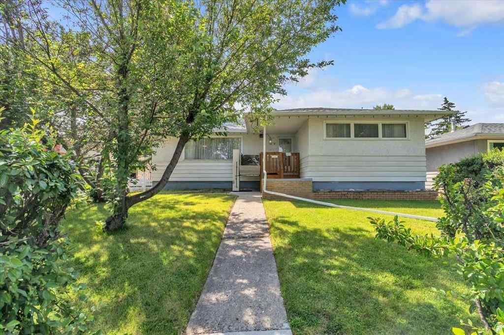 MLS® A2241038 - 2619 37 Street SW in Glendale Calgary, Residential