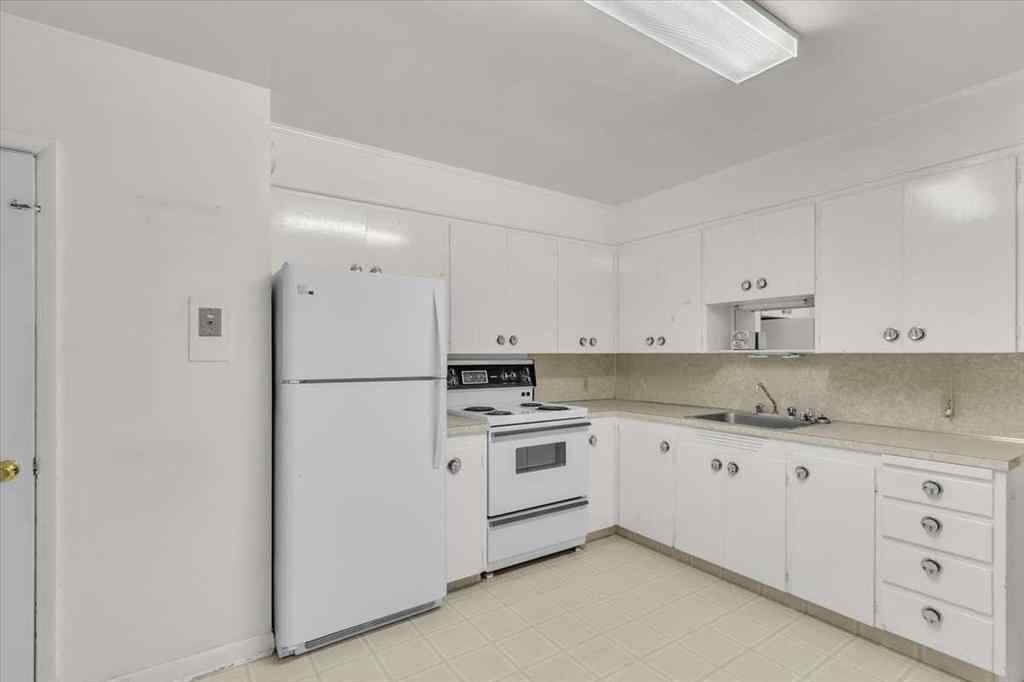 MLS® A2241038 - 2619 37 Street SW in Glendale Calgary, Residential