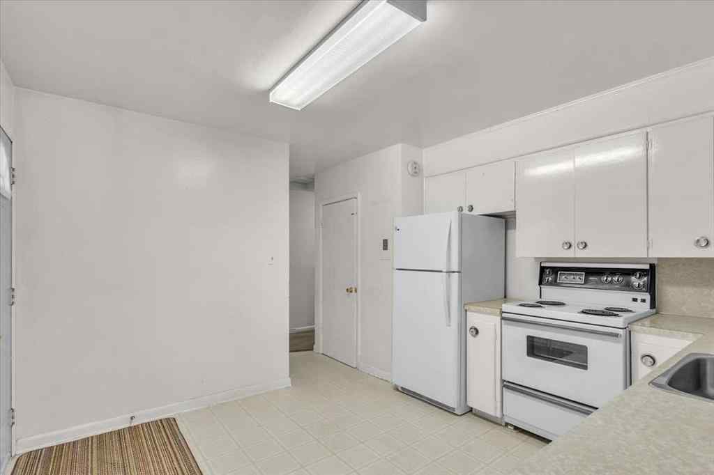 MLS® A2241038 - 2619 37 Street SW in Glendale Calgary, Residential