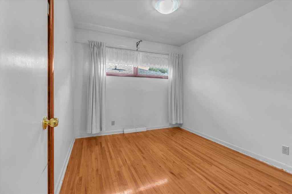 MLS® A2241038 - 2619 37 Street SW in Glendale Calgary, Residential