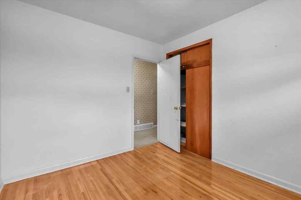 MLS® A2241038 - 2619 37 Street SW in Glendale Calgary, Residential