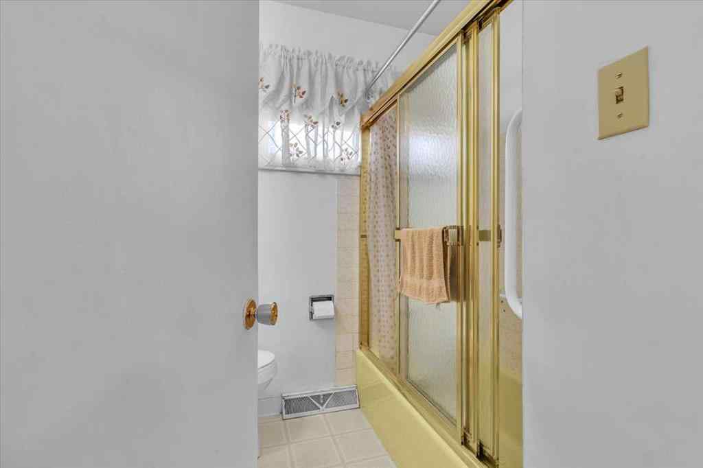 MLS® A2241038 - 2619 37 Street SW in Glendale Calgary, Residential