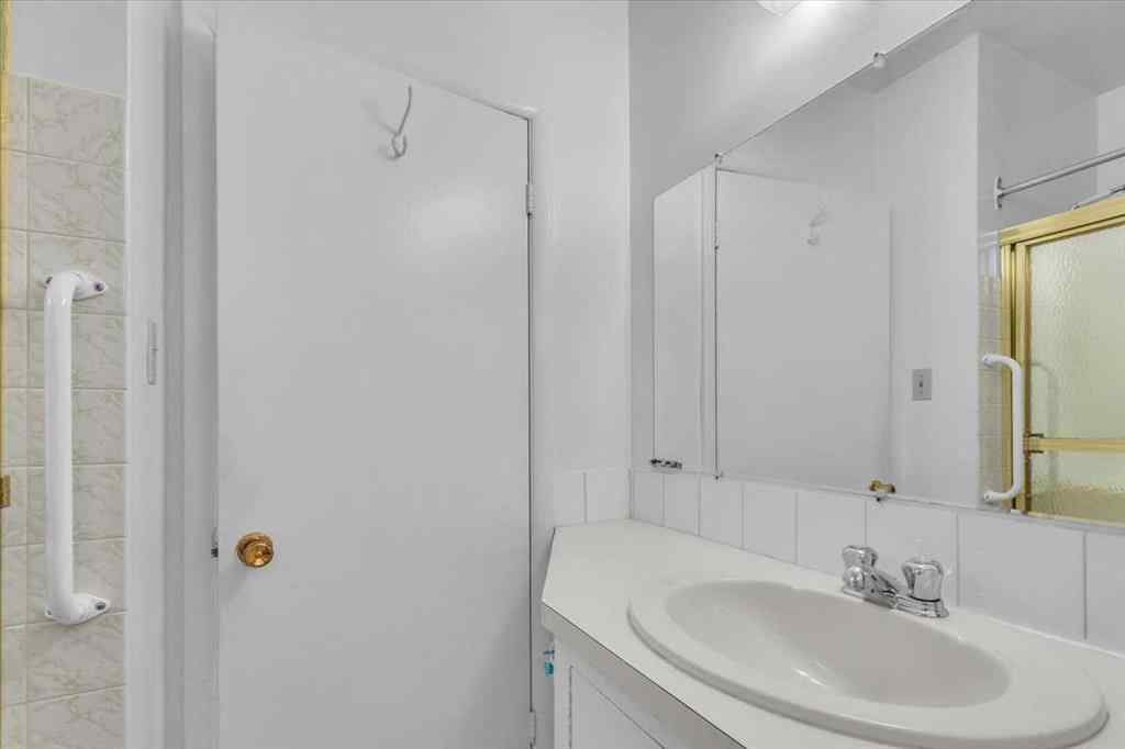 MLS® A2241038 - 2619 37 Street SW in Glendale Calgary, Residential