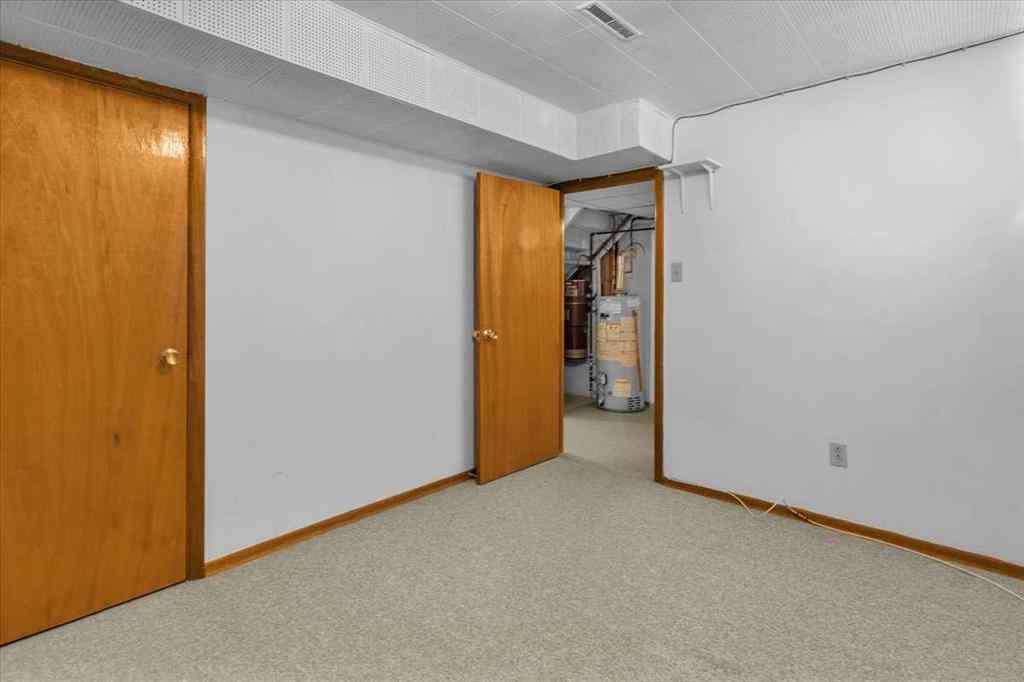 MLS® A2241038 - 2619 37 Street SW in Glendale Calgary, Residential