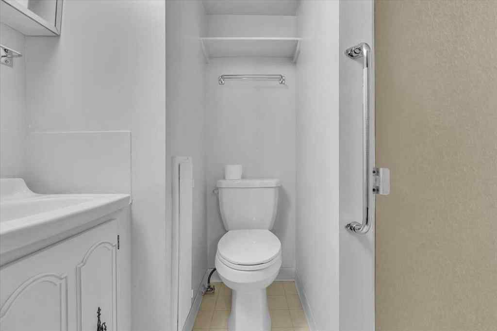 MLS® A2241038 - 2619 37 Street SW in Glendale Calgary, Residential