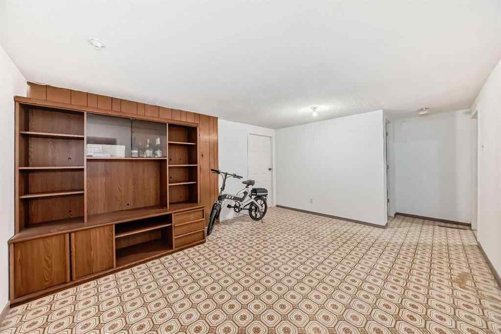 MLS® A2241064 - 320 44 Street SE in Forest Heights Calgary, Residential