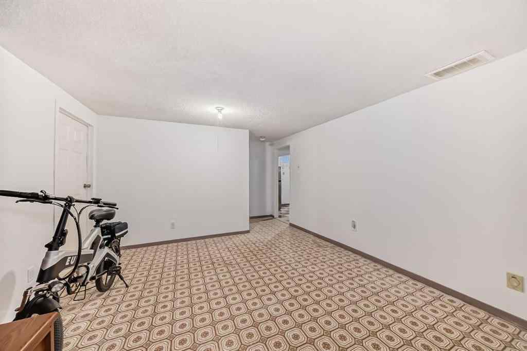 MLS® A2241064 - 320 44 Street SE in Forest Heights Calgary, Residential