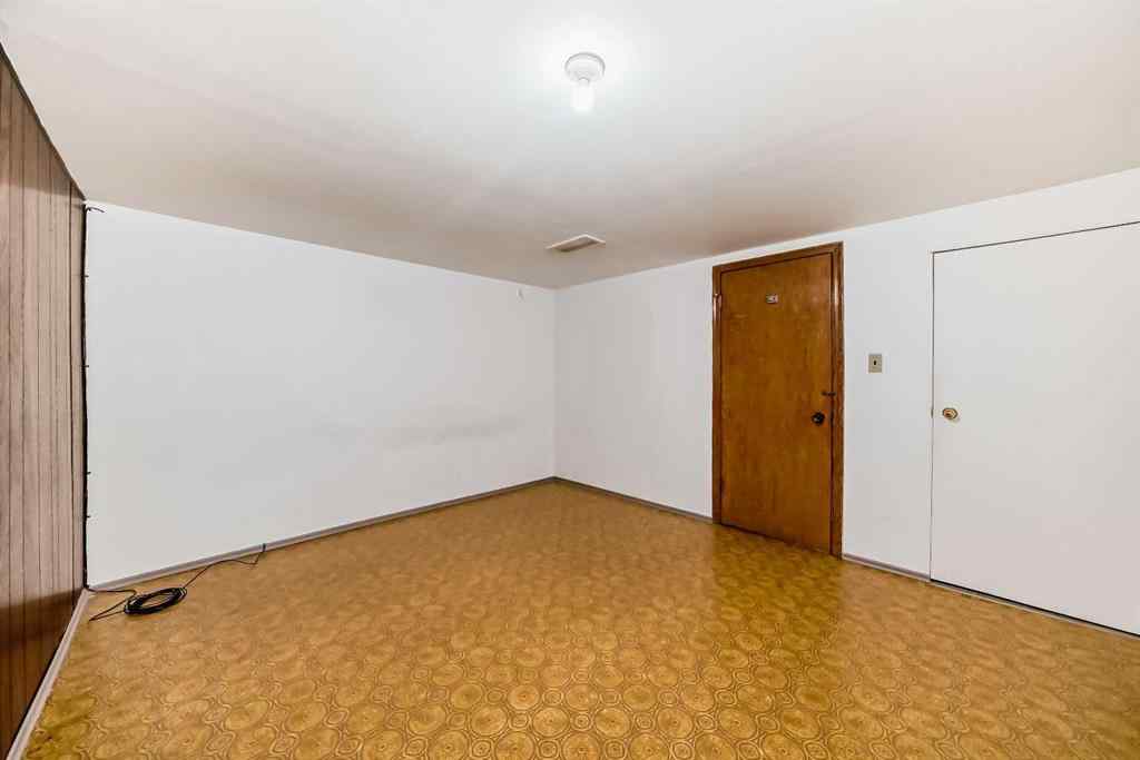 MLS® A2241064 - 320 44 Street SE in Forest Heights Calgary, Residential
