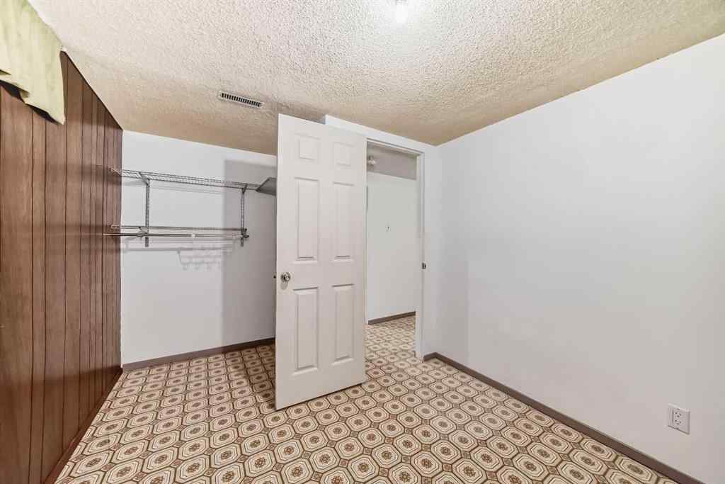 MLS® A2241064 - 320 44 Street SE in Forest Heights Calgary, Residential