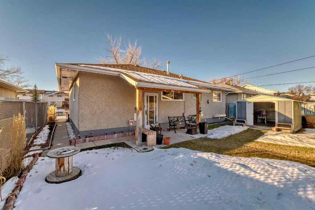 MLS® A2241064 - 320 44 Street SE in Forest Heights Calgary, Residential