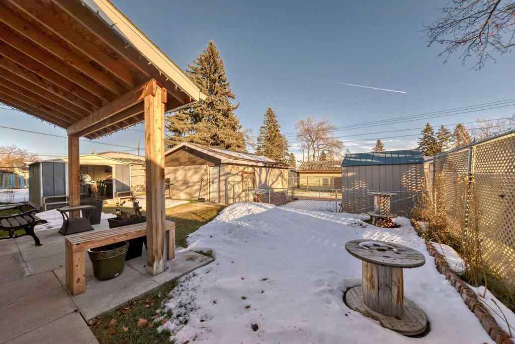 MLS® A2241064 - 320 44 Street SE in Forest Heights Calgary, Residential
