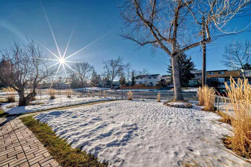 MLS® A2241064 - 320 44 Street SE in Forest Heights Calgary, Residential