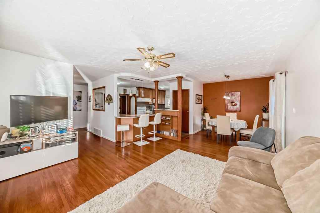 MLS® A2241064 - 320 44 Street SE in Forest Heights Calgary, Residential
