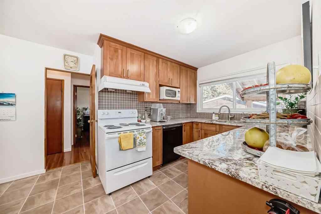 MLS® A2241064 - 320 44 Street SE in Forest Heights Calgary, Residential
