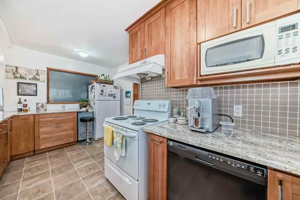 MLS® A2241064 - 320 44 Street SE in Forest Heights Calgary, Residential