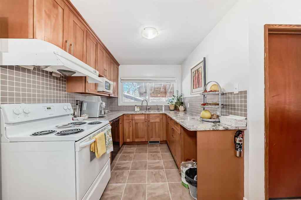 MLS® A2241064 - 320 44 Street SE in Forest Heights Calgary, Residential
