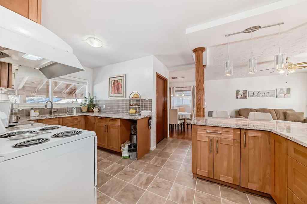 MLS® A2241064 - 320 44 Street SE in Forest Heights Calgary, Residential