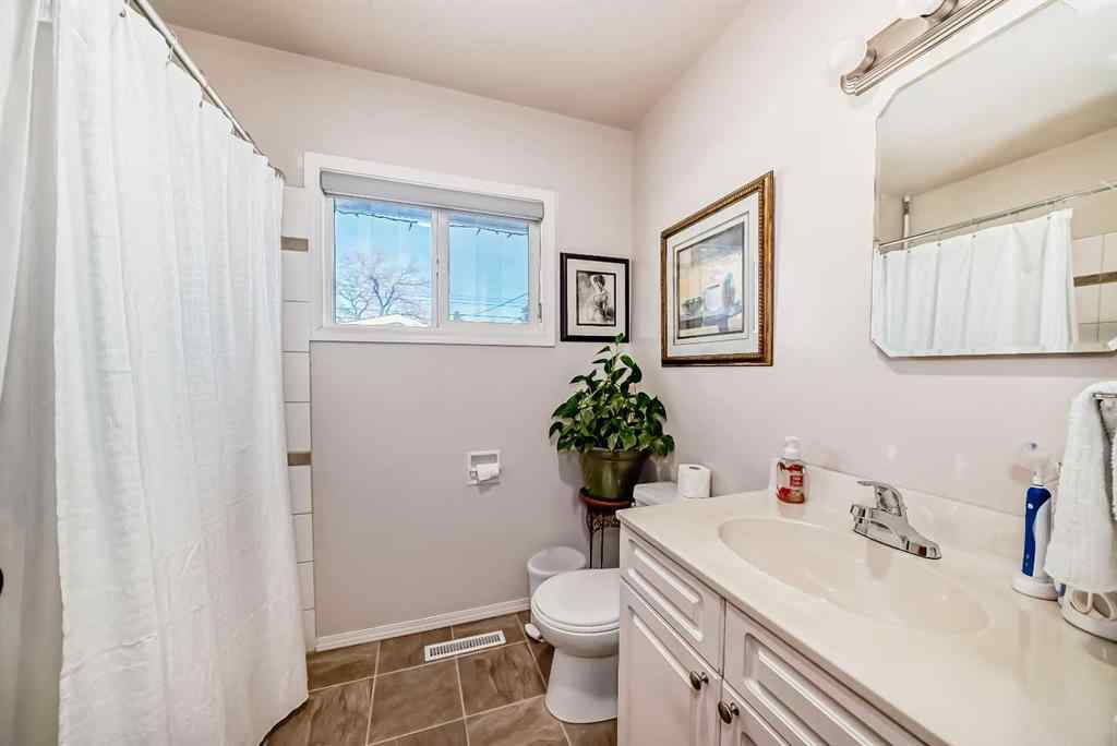 MLS® A2241064 - 320 44 Street SE in Forest Heights Calgary, Residential