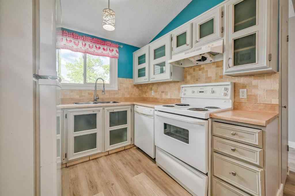 MLS® A2241068 - 1426 Ranchlands Way NW in Ranchlands Calgary, Residential