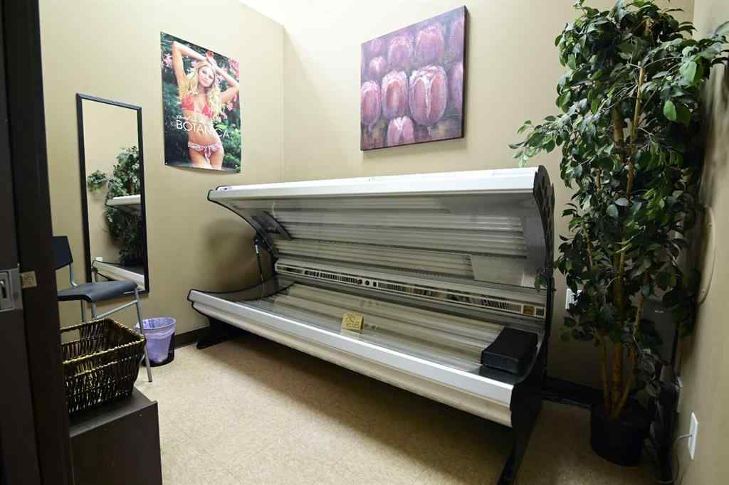 MLS® A2241069 - Unit #401 8120 Beddington Boulevard NW in Beddington Heights Calgary, Commercial