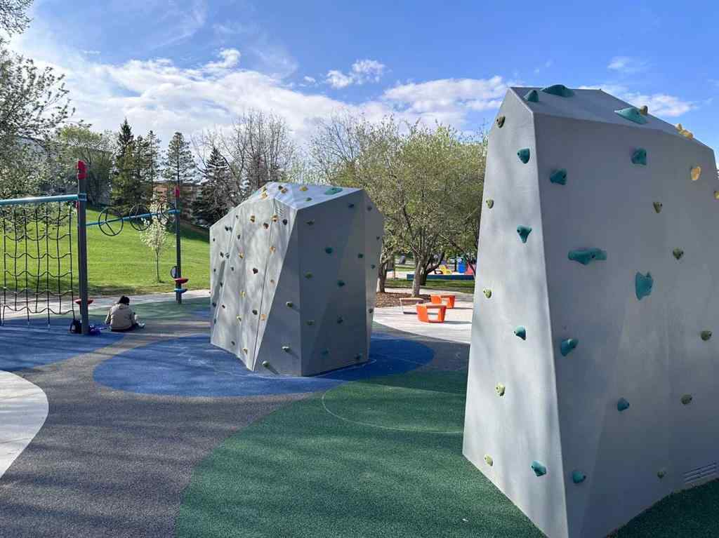 MLS® A2241081 - Unit #2 2415 14A Street SW in Bankview Calgary, Residential