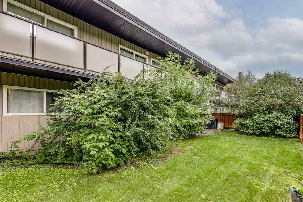 MLS® A2241083 - Unit #6 3208 19 Street NW in Collingwood Calgary, Residential