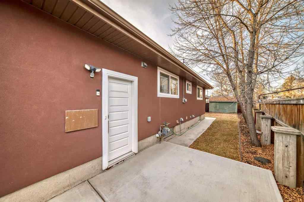 MLS® A2241095 - 304 Huntbourne Hill NE in Huntington Hills Calgary, Residential