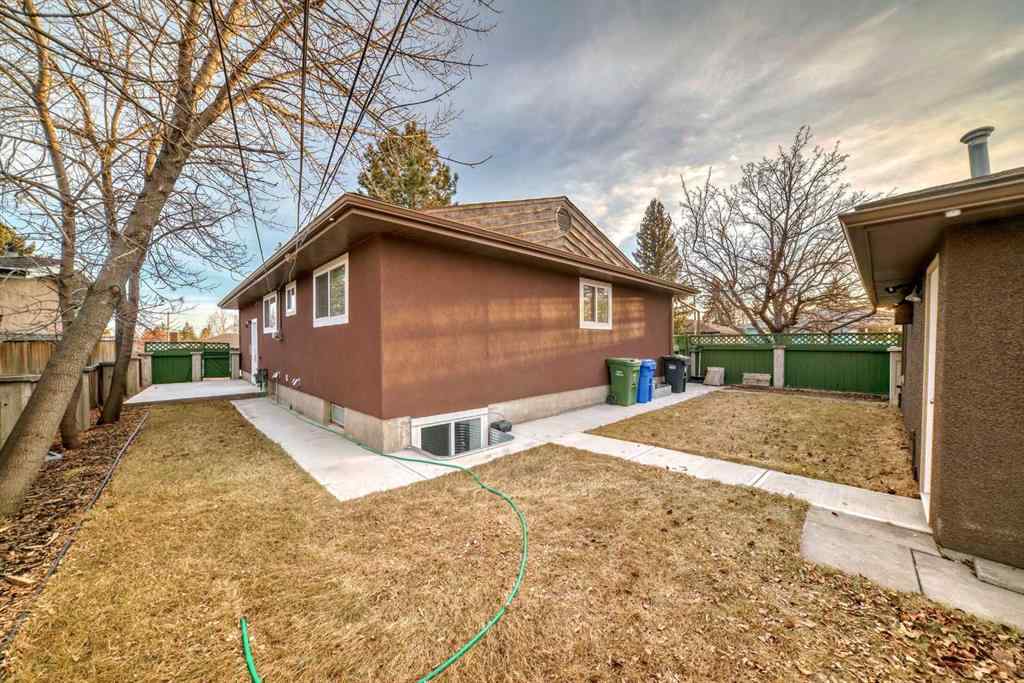 MLS® A2241095 - 304 Huntbourne Hill NE in Huntington Hills Calgary, Residential