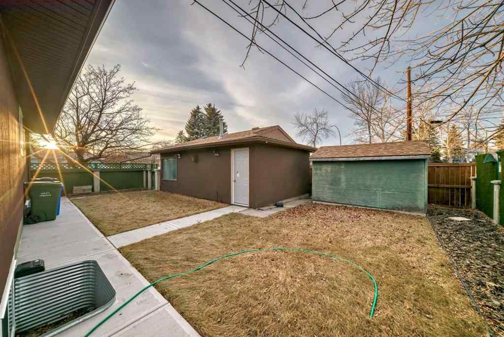 MLS® A2241095 - 304 Huntbourne Hill NE in Huntington Hills Calgary, Residential