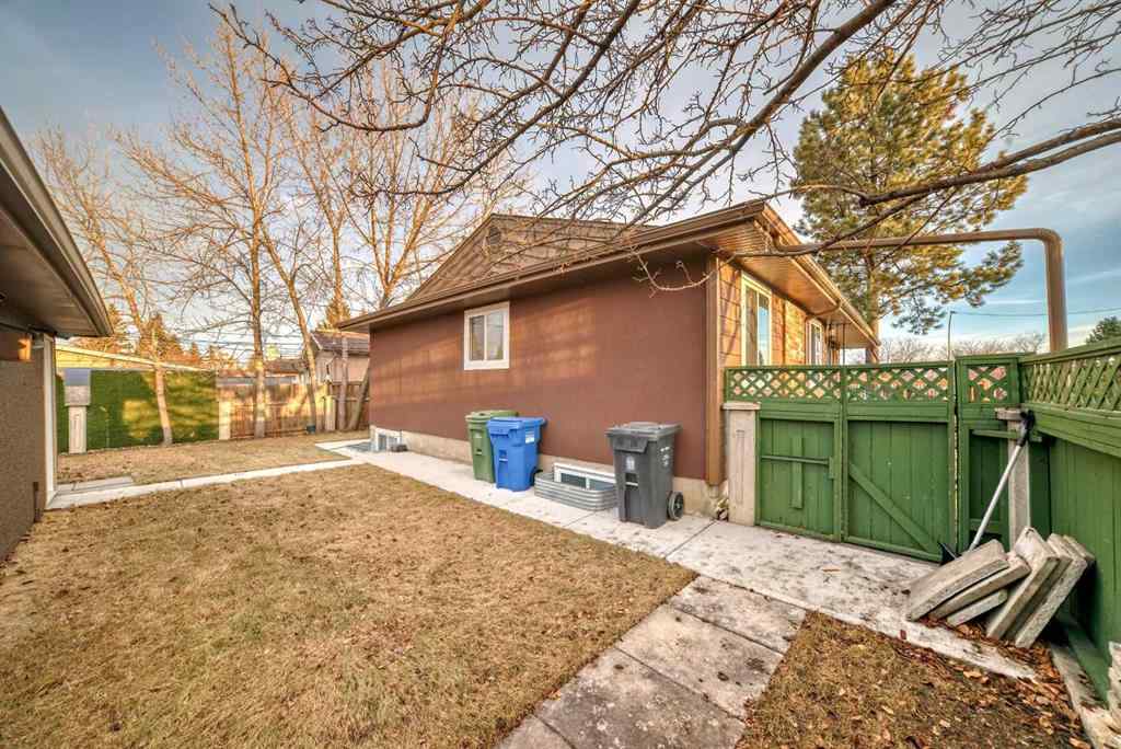 MLS® A2241095 - 304 Huntbourne Hill NE in Huntington Hills Calgary, Residential