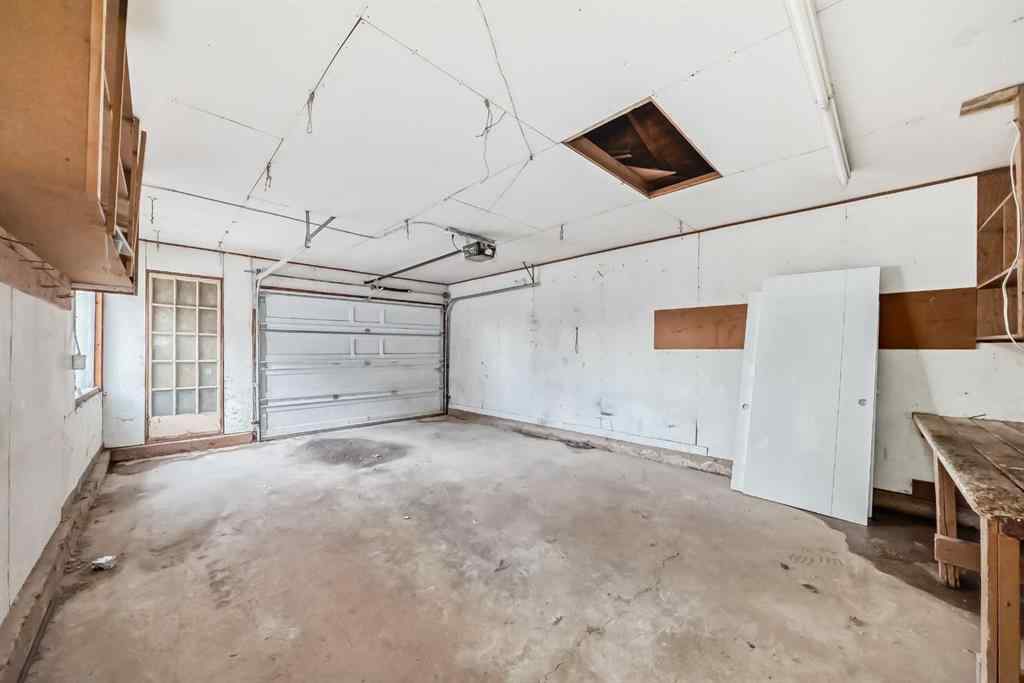 MLS® A2241095 - 304 Huntbourne Hill NE in Huntington Hills Calgary, Residential